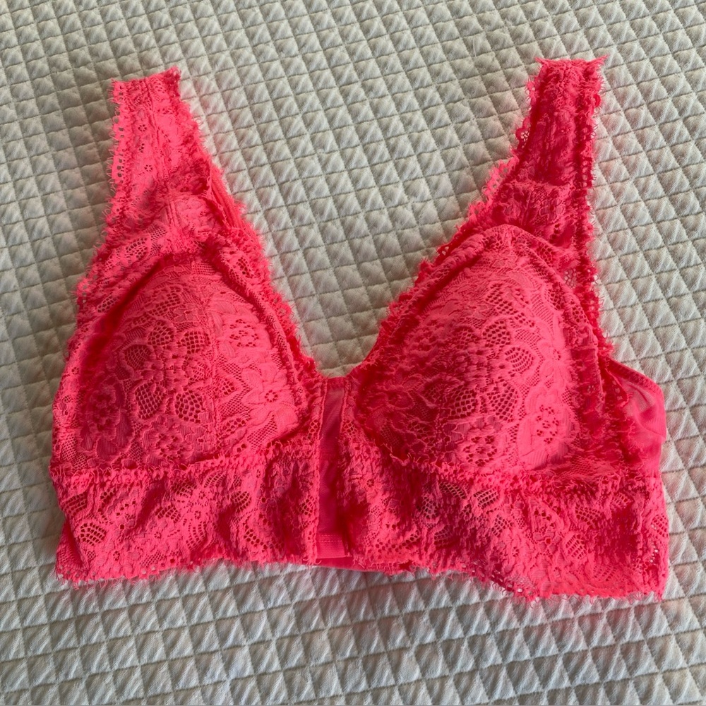 Aerie Eyelash Lace Padded Plunge Bralette in bright pink Size Medium